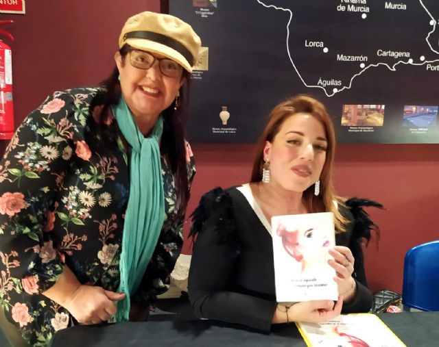 Laura Pérez Torregrosa  presentó El cuello es el segundo corazón que tenemos - 1, Foto 1