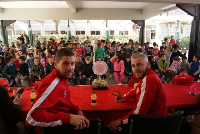 Miguelín y Raúl Campos visitan a los escolares del CEIP Nuestra Señora de la Encarnación en La Raya - 2, Foto 2