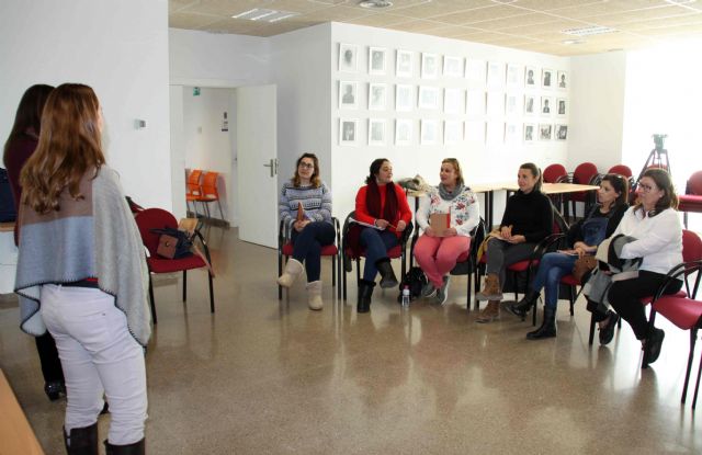 El programa ‘Gira Mujeres’ forma y asesora a un grupo de emprendedoras en el Centro Municipal de Empleo y Formación - 3, Foto 3