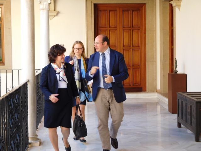 El presidente de la Comunidad recibe a la embajadora de la República de Letonia en España - 3, Foto 3