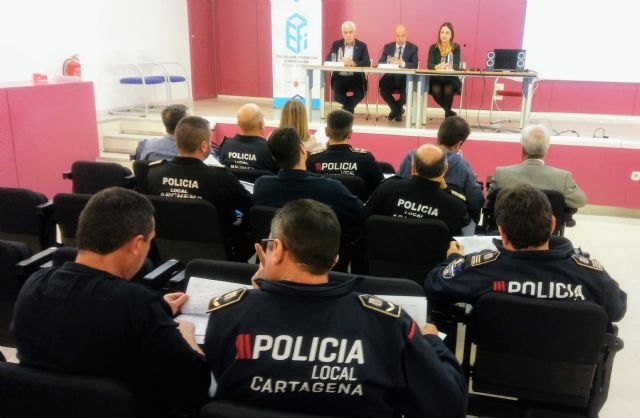 La Comunidad organiza 60 cursos para mejorar la atención de la policía local a los ciudadanos - 1, Foto 1