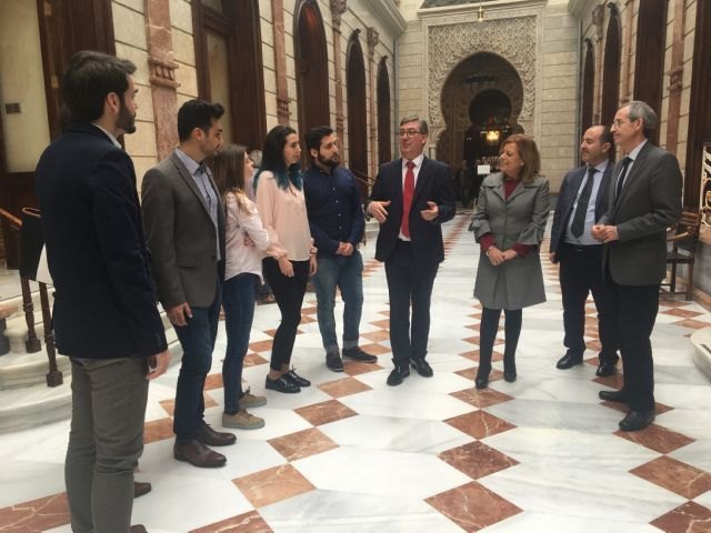 La consejera de Educación se reúne con representantes de los estudiantes de las universidades públicas de la Región - 1, Foto 1