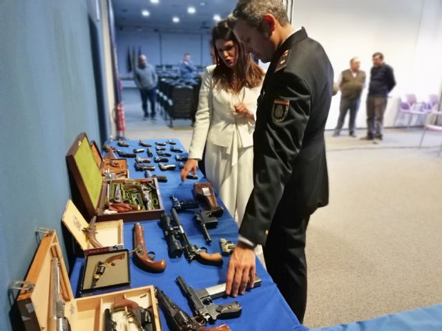 El Museo Arqueológico de Murcia recibe un depósito de 39 armas históricas y de colección incautadas por la Policía Nacional - 2, Foto 2