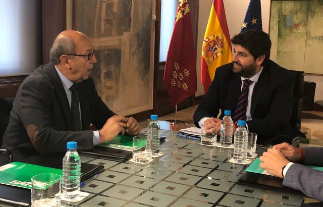 Fernando López Miras se reúne con representantes del sindicato de enfermería Satse - 1, Foto 1