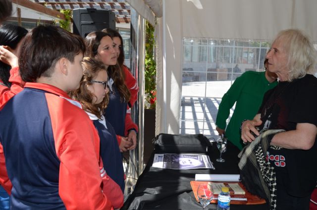 Soren Peñalver comparte lecciones de vida y poesía con alumnos de Secundaria con los que compone un poema conjunto - 2, Foto 2