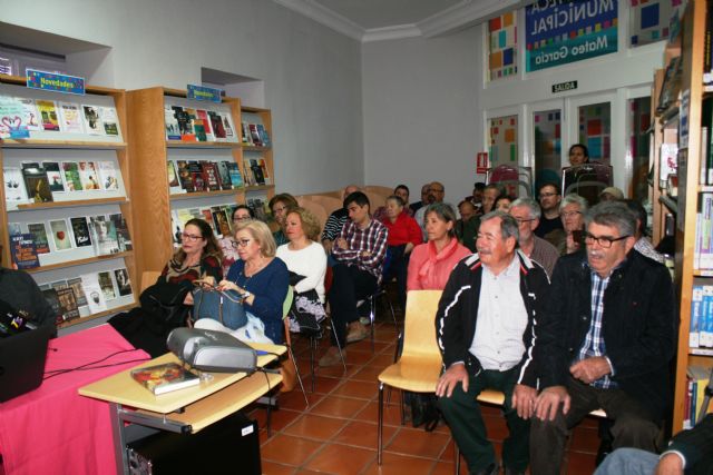 Floren Dimas y Alfonso Cayuela, investigadores de la memoria histórica, disertan en una charla sobre la represión política y las cárceles de Totana tras la Guerra Civil - 5, Foto 5