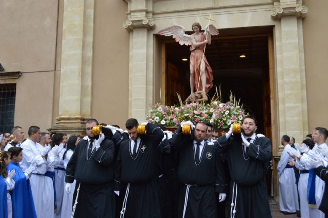 La procesión del Resucitado vence a la lluvia y brilla por las calles torreñas - 2, Foto 2