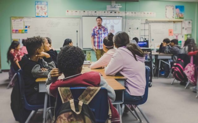 Expertos educativos urgen a cambiar el modelo de evaluación para mejorar el nivel de inglés de los alumnos en España - 1, Foto 1