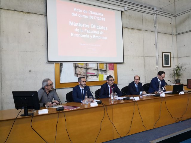 Acto de Clausura de sus Estudios de Máster del curso académico 2017/2018 - 1, Foto 1