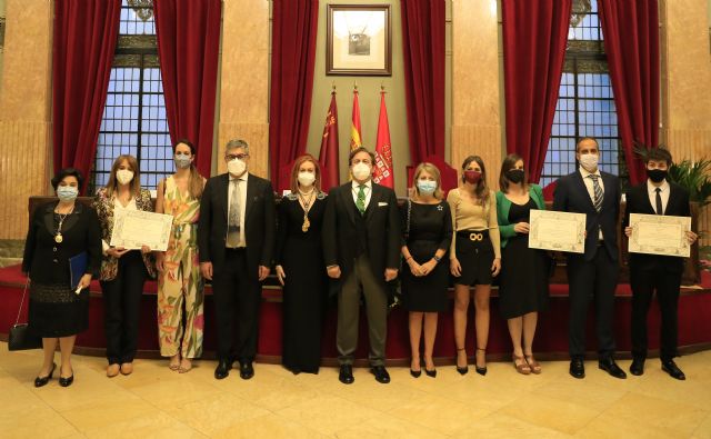 La Real Academia de Medicina premia a un estudiante y tres investigadoras de la UCAM - 1, Foto 1