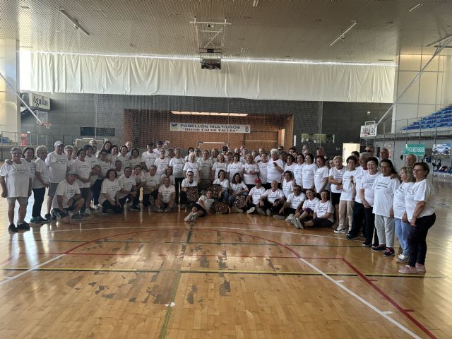 La alcaldesa y la edil de Tercera Edad visitan a los participantes en el curso de gerontogimnasia - 1, Foto 1