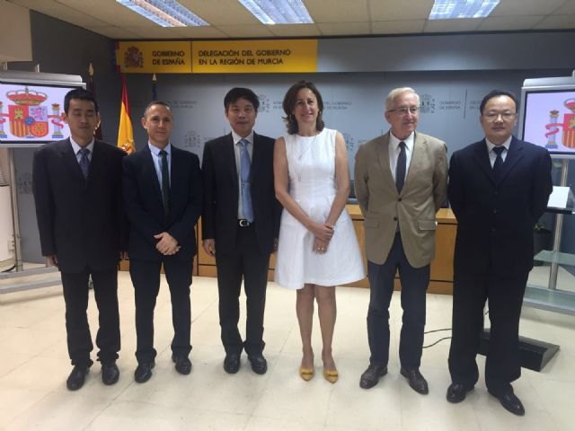 La Comunidad recibe a una delegación China para confirmar el inicio de las exportaciones de melocotón y ciruela a este país - 1, Foto 1