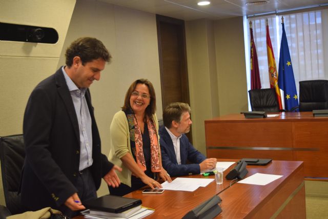 La Asamblea insta a formar al profesorado en igualdad para ayudar a prevenir la violencia de género - 1, Foto 1