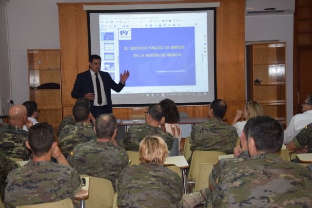 La Comunidad activa la orientación laboral a militares próximos a su cese por edad - 1, Foto 1