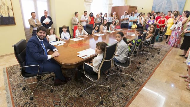 López Miras anima a los niños a trabajar por el futuro de la Región de Murcia - 2, Foto 2