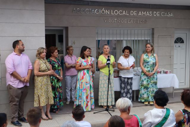 Inaugurada la exposición de manualidades de la Asociación de Amas de Casa - 1, Foto 1