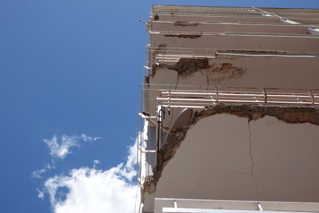 Sosa pide actuaciones municipales urgentes frente al deterioro evidente de los balcones de un edificio ubicado frente el IES “Ibáñez Martín” - 1, Foto 1