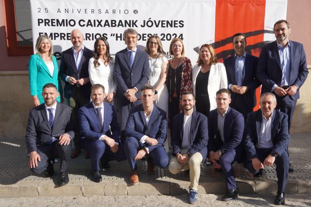 Raúl Fernández, CEO de Zambú Higiene, recoge el 25 Premio CaixaBank Jóvenes Empresarios en Jumilla - 1, Foto 1