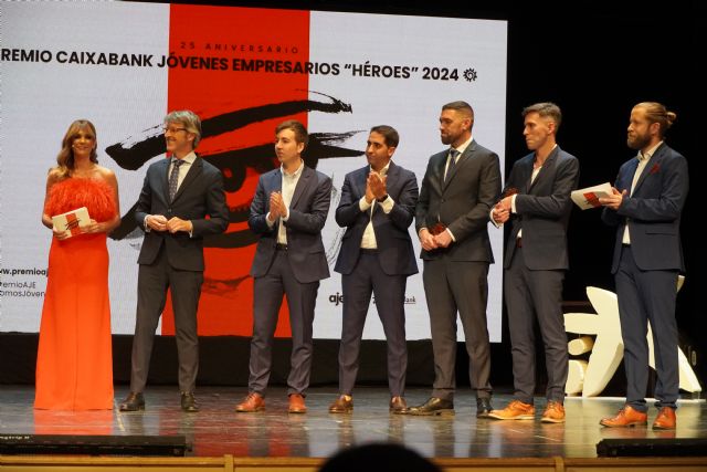 Raúl Fernández, CEO de Zambú Higiene, recoge el 25 Premio CaixaBank Jóvenes Empresarios en Jumilla - 3, Foto 3