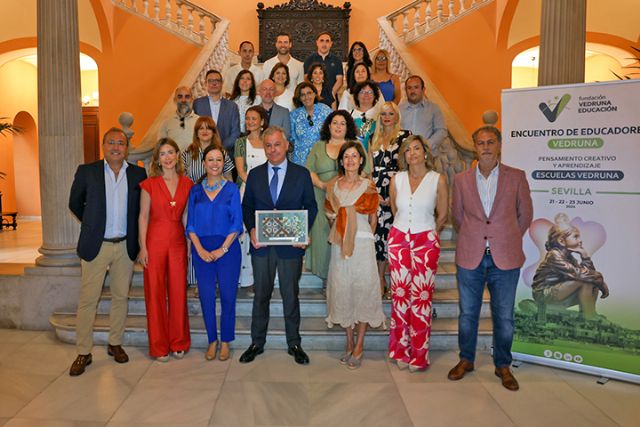 Ayuntamiento de Sevilla . El alcalde de Sevilla recibe a los profesionales del III Encuentro de Educadores Vedruna - 1, Foto 1