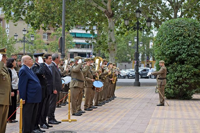 Sevilla . Izado Solemne de Bandera en la Capitania General de Sevilla con motivo del X Aniversario de la Proclamación de S. M. el Rey Felipe VI - 2, Foto 2