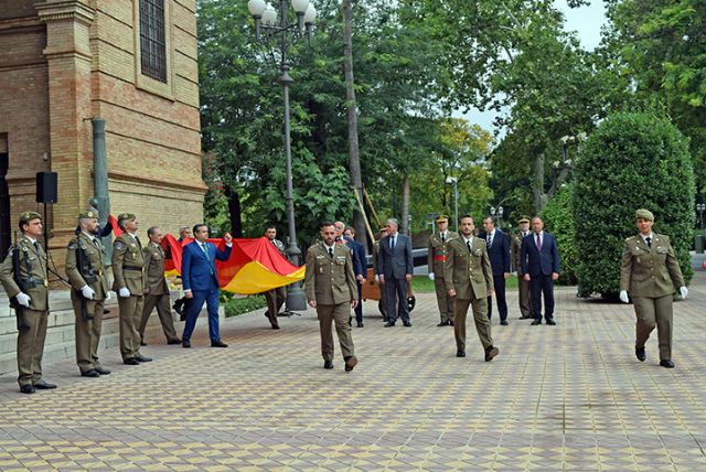 Sevilla . Izado Solemne de Bandera en la Capitania General de Sevilla con motivo del X Aniversario de la Proclamación de S. M. el Rey Felipe VI - 4, Foto 4