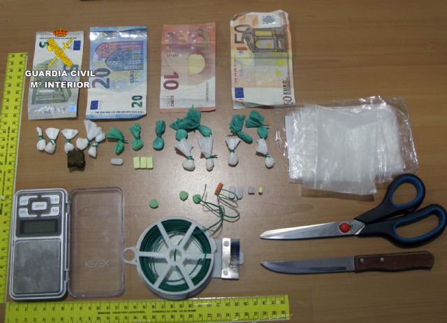 La Guardia Civil desmantela un punto de venta de droga en una zona de ocio de San Javier - 1, Foto 1