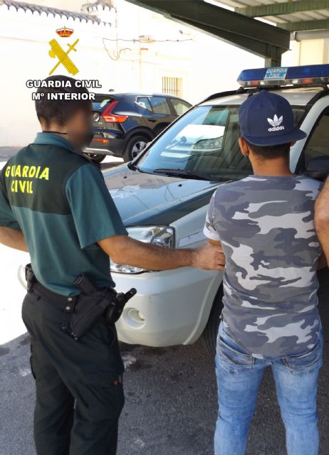 La Guardia Civil detiene a dos personas por estafar a un agricultor en Mula - 2, Foto 2