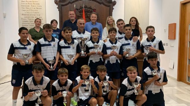 Fulgencio Gil recibe en el ayuntamiento al equipo del Lorca CF Base campeón de la 'Donosti Cup' en la categoría B12 - 1, Foto 1