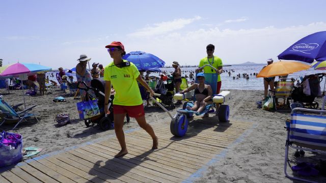 Servicio gratuito de baño asistido en seis playas de Los Alcázares - 1, Foto 1