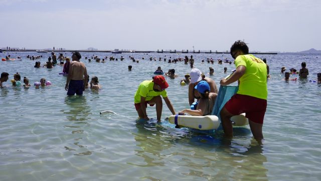 Servicio gratuito de baño asistido en seis playas de Los Alcázares - 2, Foto 2