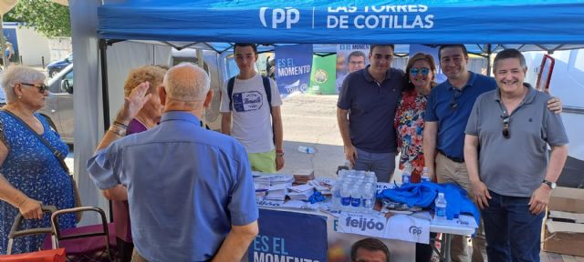 El PP en el mercado de este viernes haciendo campaña electoral - 1, Foto 1