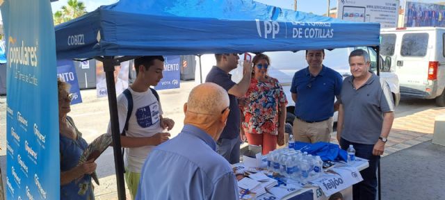 El PP en el mercado de este viernes haciendo campaña electoral - 3, Foto 3