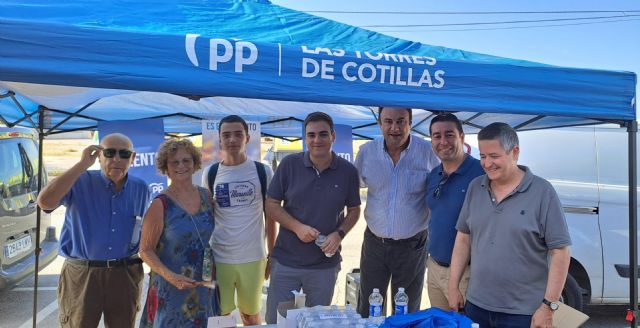 El PP en el mercado de este viernes haciendo campaña electoral - 4, Foto 4