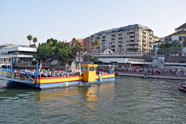 Procesiones letífica . Sevilla . La Virgen del Carmen de la Capilla del Puente de Triana, vuelve a procesionar por las calles del barrio y a navegar por el río Guadalquivir - 1, Foto 1