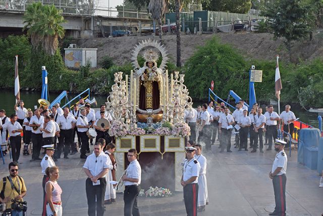 Procesiones letífica . Sevilla . La Virgen del Carmen de la Capilla del Puente de Triana, vuelve a procesionar por las calles del barrio y a navegar por el río Guadalquivir - 4, Foto 4