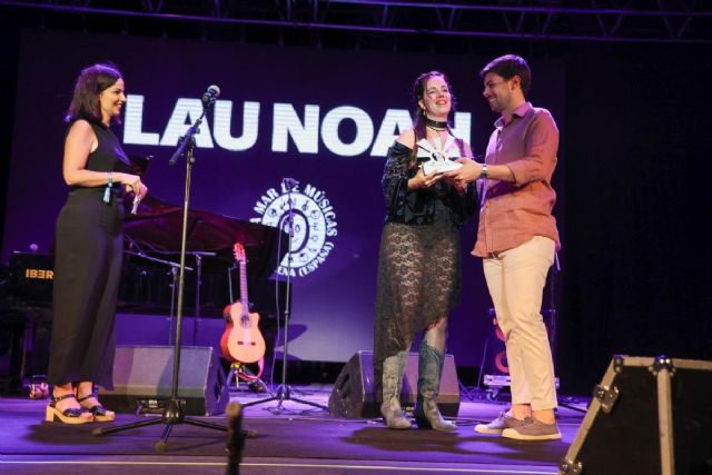 Lau Noah recibe el ´Premio Paco Martín, a la artista revelación de músicas globales´ en La Mar de Músicas de Cartagena - 1, Foto 1