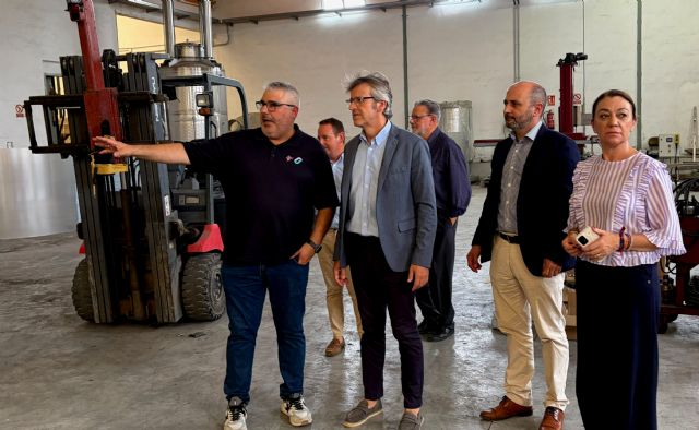 El Gobierno regional impulsa con 3,92 millones de euros la actividad empresarial y la creación de un centenar de empleos en Jumilla El Gobierno regional impulsa con 3,92 millones de euros la actividad empresarial y la creación de un centenar de empleos en Jumilla