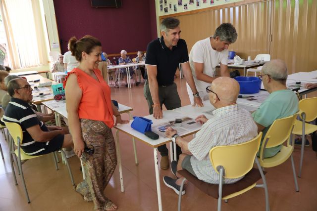 Los mayores del Centro de Día aprenden jardinería Los mayores del Centro de Día aprenden jardinería