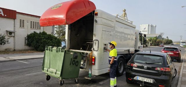 La 'Operación Deshollino' de Lorca suma un camión 'lavacontenedores' - 3, Foto 3