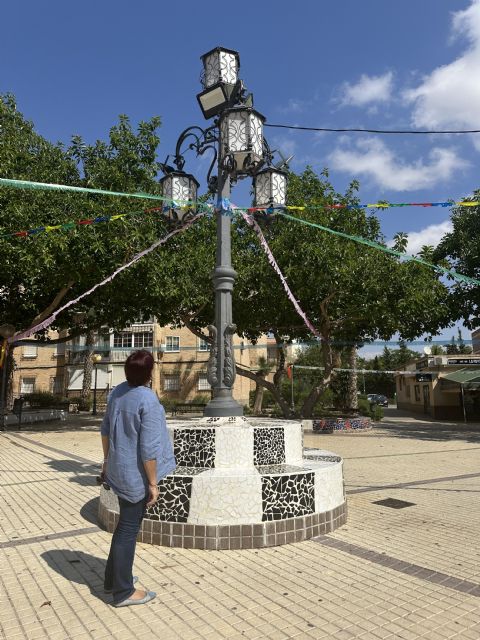 Mercedes Graña (MC) denuncia el estado de abandono de la emblemática farola de la Plaza Padre Marín en La Puyola - 1, Foto 1