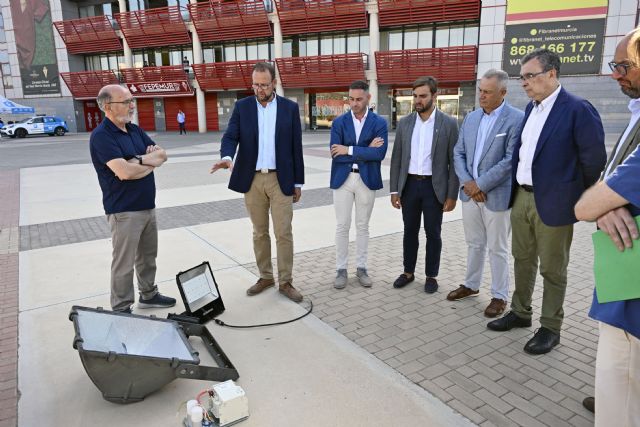 El Ayuntamiento mejora la iluminación de la plaza del estadio Enrique Roca de cara a la nueva temporada del Real Murcia - 2, Foto 2