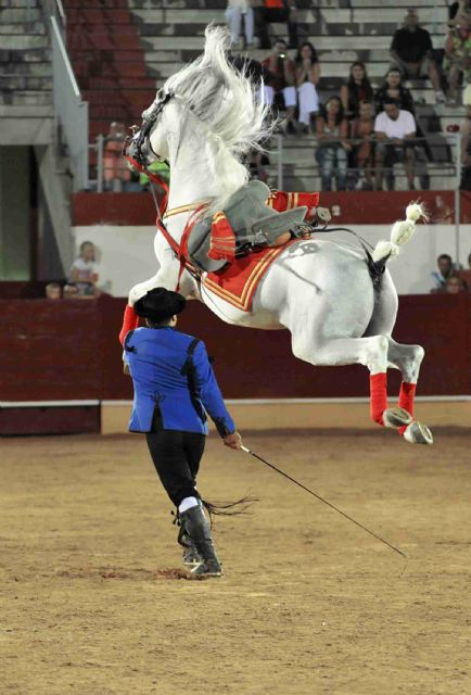 Espectáculo ecuestre para celebrar el 123 aniversario del nacimiento de Madre Esperanza - 1, Foto 1