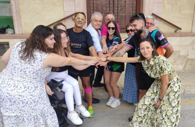 El Ayuntamiento y la Asociación D´Genes despiden a los dos jóvenes totaneros - 1, Foto 1