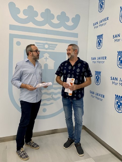 La Biblioteca de San Javier pone en marcha el Club de lectura para entender el mundo, con usuarios de Aidemar y personas mayores del Centro de Día de San Javier - 1, Foto 1