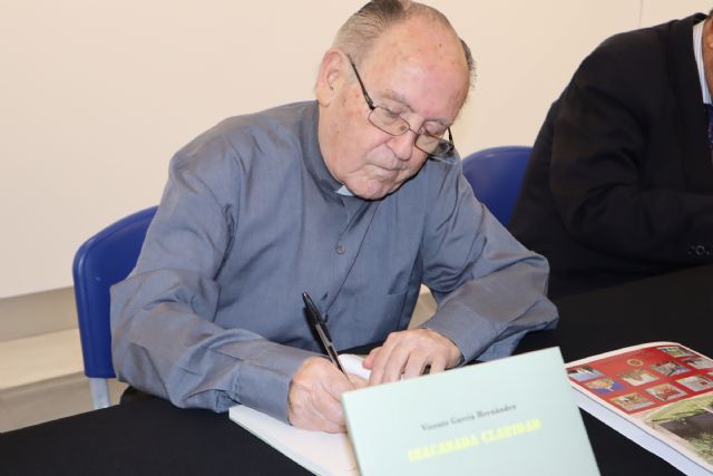 El poeta y sacerdote Vicente García Hernández presenta Inacabada Claridad en San Pedro del Pinatar - 2, Foto 2