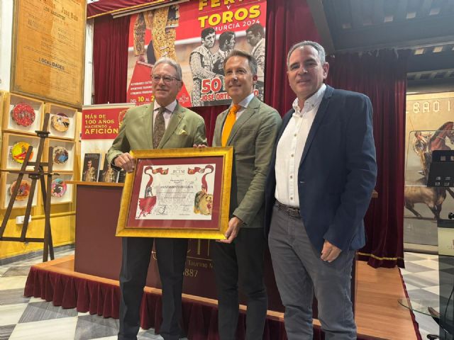 El Ayuntamiento de Lorca, medalla de Oro del Real Club Taurino de Murcia por la rehabilitación del Coso de Sutullena - 3, Foto 3