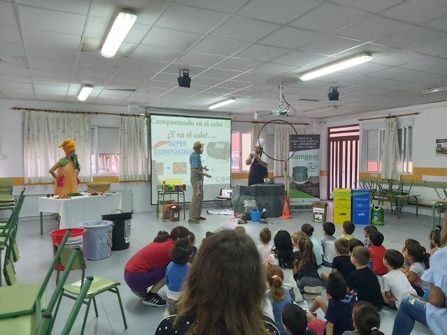 Alumnado del CEIP Cervantes de Molina de Segura aprenden a hacer compost para utilizarlo en su huerto escolar - 2, Foto 2