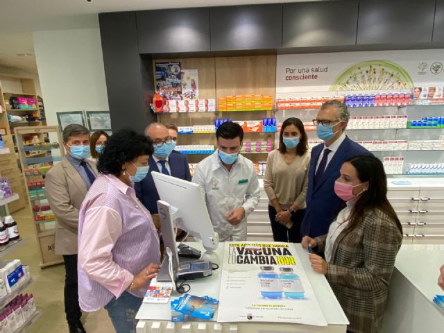 Salud y el Colegio de Farmacéuticos inician un programa piloto para incentivar la vacunación de covid y gripe en mayores de 60 años - 1, Foto 1