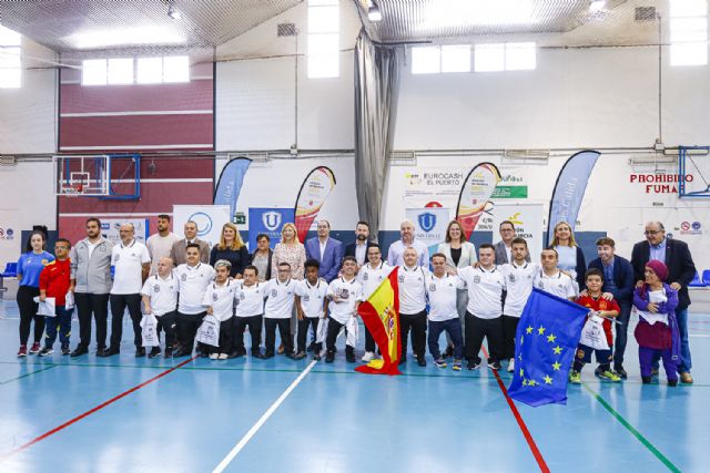 La vicepresidenta Isabel Franco inaugura la I Copa de Europa de Fútbol Sala de Talla Baja - 2, Foto 2